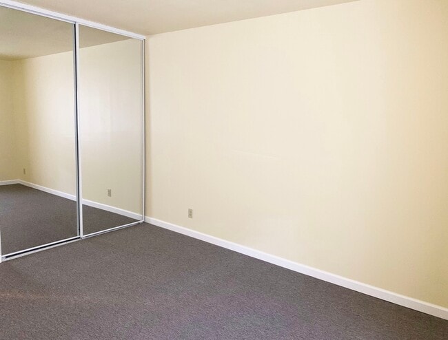 Building Photo - SUNNYVALE - Beautifully remodeled condomin...