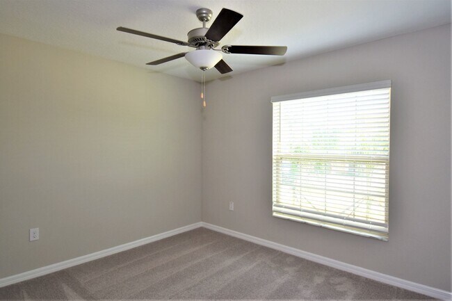 Building Photo - Like New 4 Bedroom Home