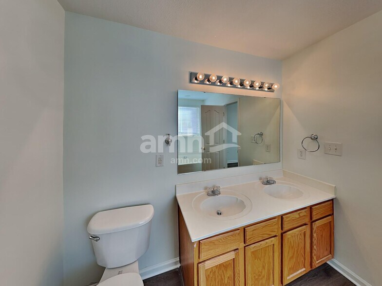 Building Photo - 194 Mott Rd