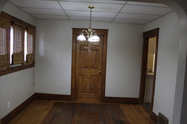 Building Photo - 813 E Third St