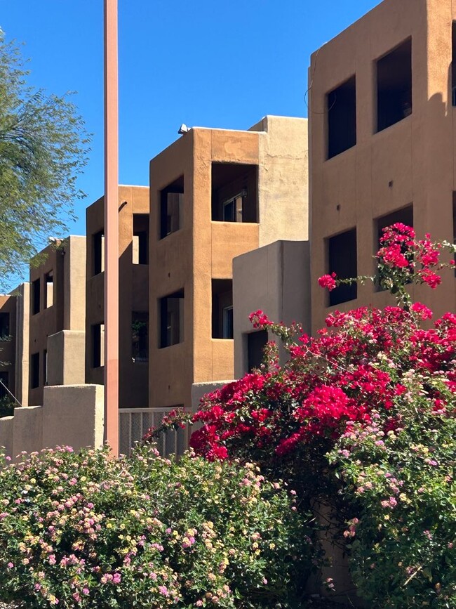 Building Photo - 1810 E Blacklidge Dr