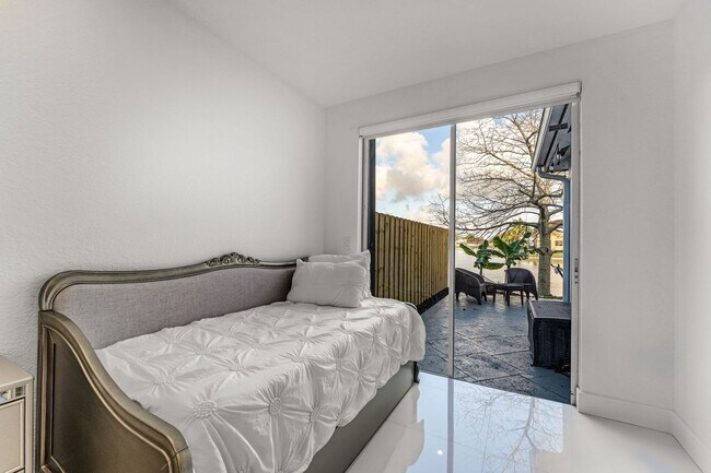 Building Photo - 1205 SW 146th Ct