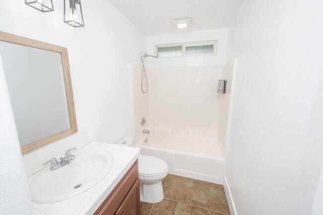 Building Photo - 511 Stork St