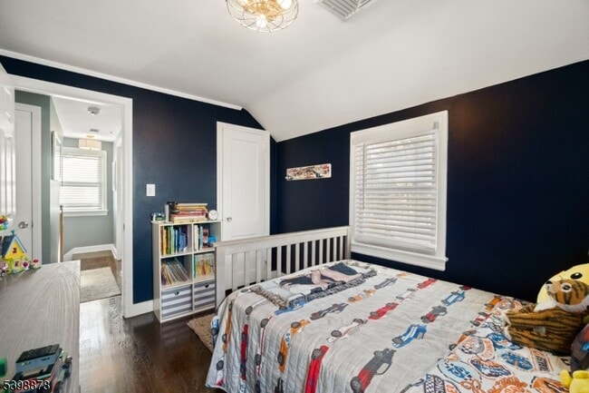 Building Photo - 24 E Harrison Pl