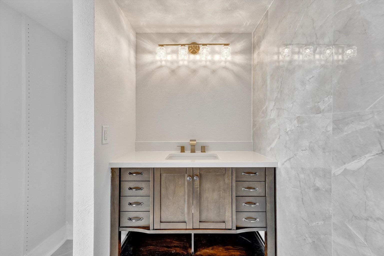 Building Photo - 6181 Balboa Cir