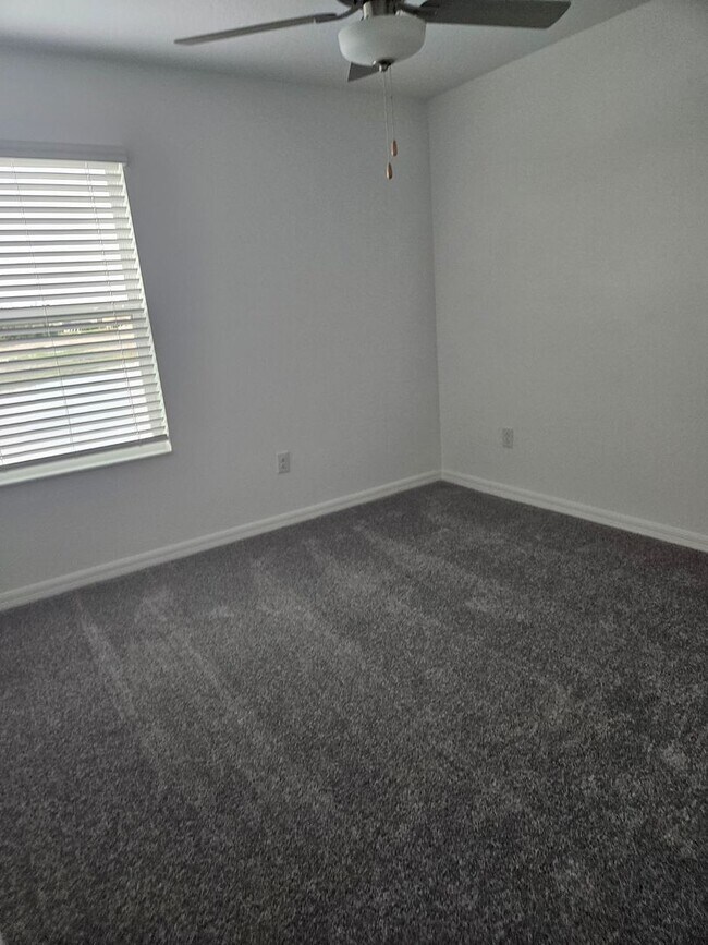 Building Photo - Dazzling 3-bedroom, 2.5-bathroom, 1 car ga...