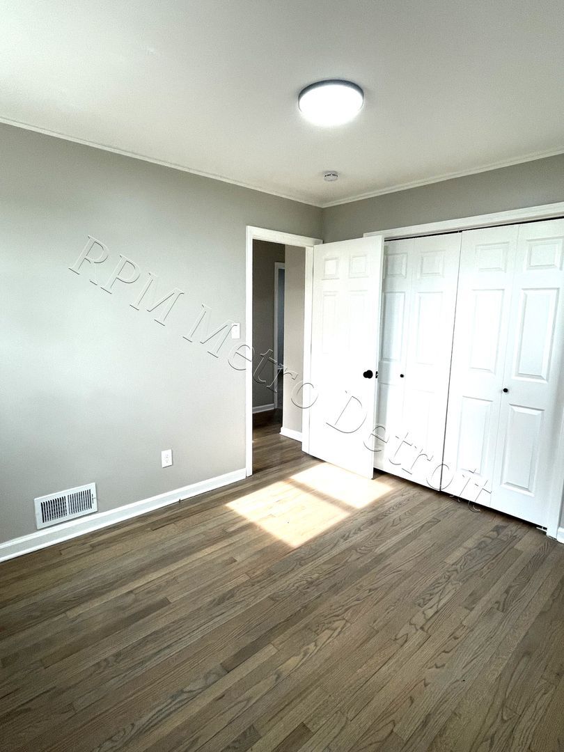 Building Photo - 20201 Grandville Ave
