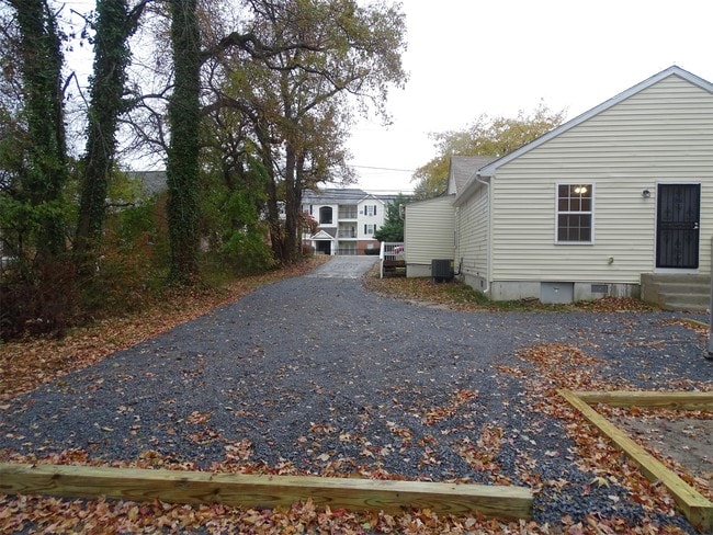 Building Photo - 321 College Rd