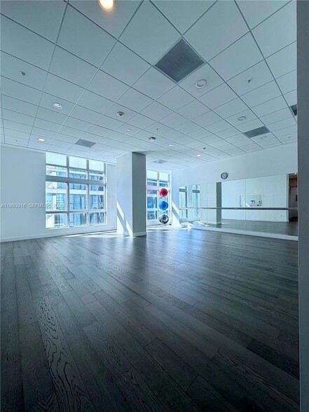 Building Photo - 300 S Biscayne Blvd