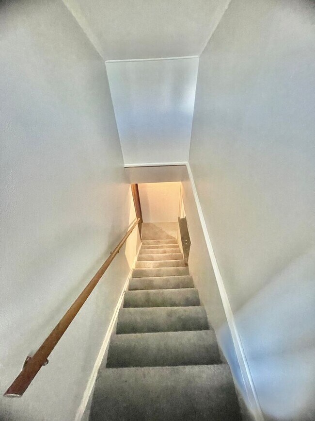 Building Photo - 3 Bed 2 Bath- Hopewell Township Pa!