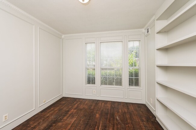 Building Photo - 5BR/2.5BA | Newly Renovated Single Family Home | Great Front and backyard | Private Pool!