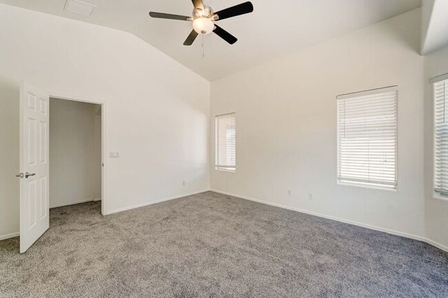 Building Photo - READY TO VIEW NOW! Bright, Open Floorplan w/ Brand New Interior Paint & Carpet!