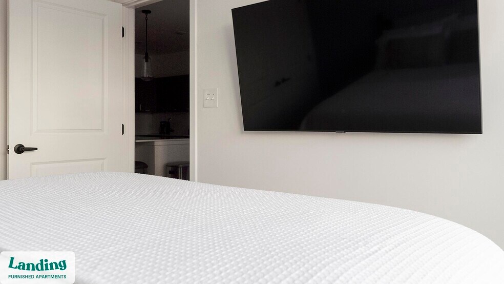 Building Photo - 650 N Main St