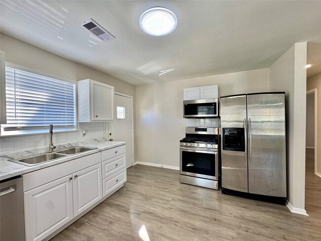 Building Photo - 303 Enid St