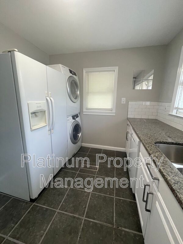 Building Photo - 3485 Maplehurst Dr