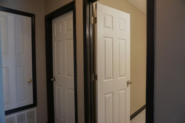 Building Photo - 322 Apple Dr