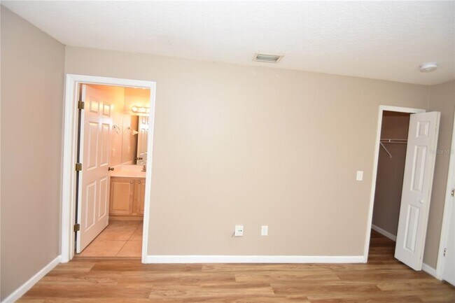 Building Photo - 7 Ryarbor Dr