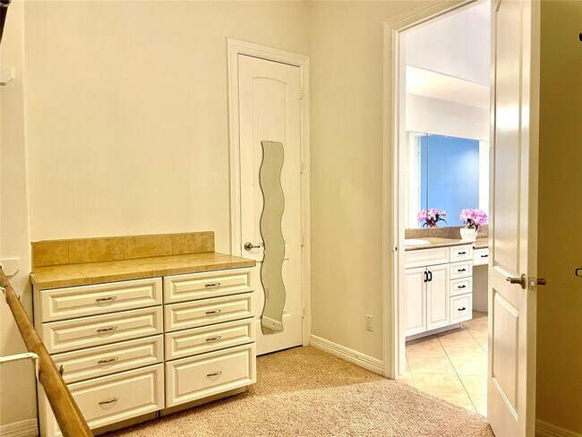 Building Photo - 9616 Hamilton Dr
