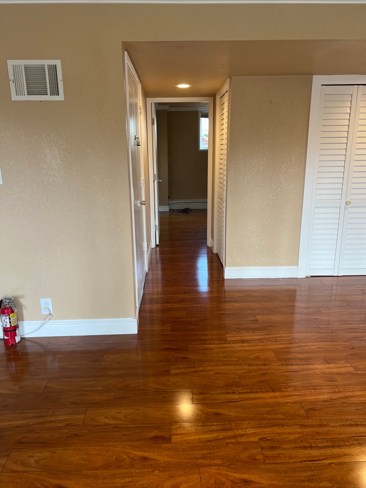 Building Photo - 261 Merced Dr