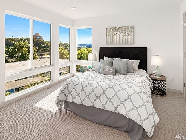 Building Photo - 1631 S King St