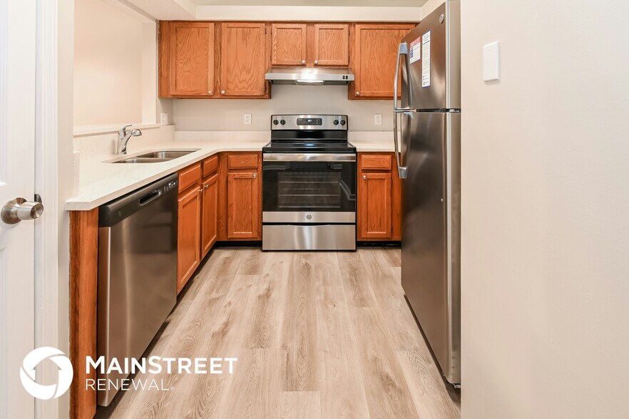 Building Photo - 12595 Ashmore Green Dr N
