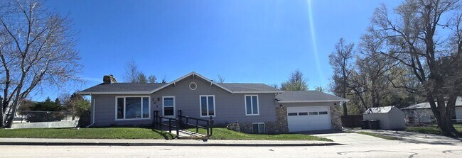 Primary Photo - 701 W 4th St