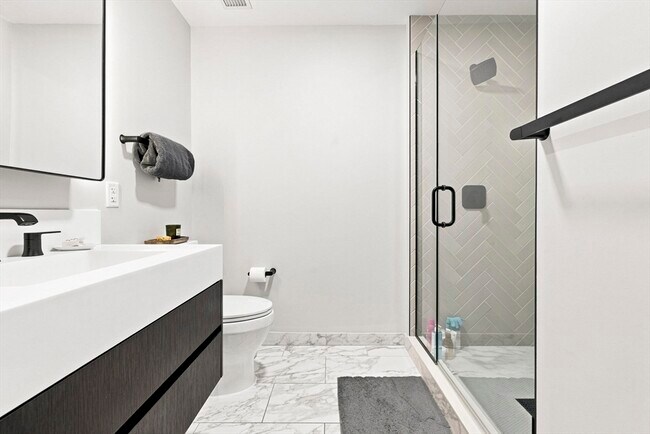 Building Photo - 55 Lagrange St