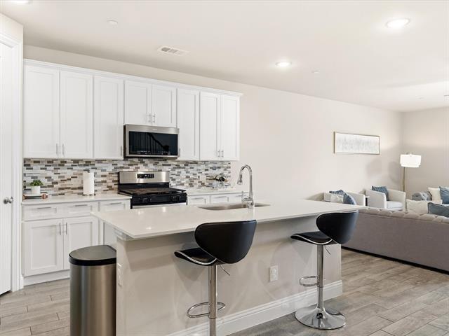 Building Photo - 217 Suma Dr