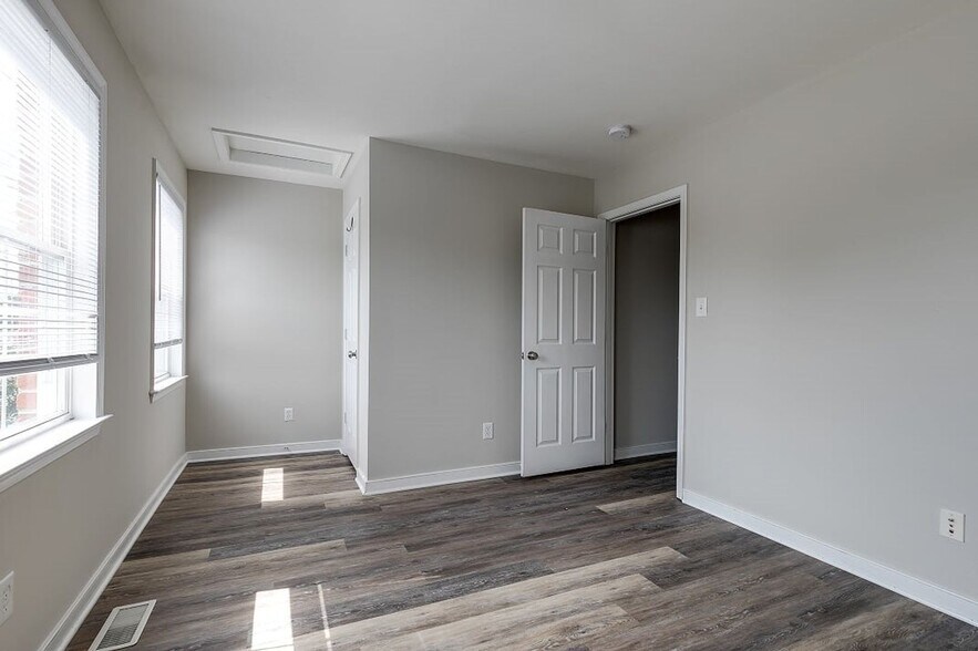 Building Photo - 1826 Parkwood Ave