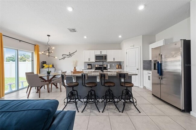 Building Photo - 145 Silver Maple Bend
