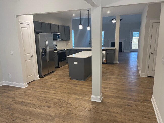 Building Photo - 704 Southerland Peak Dr