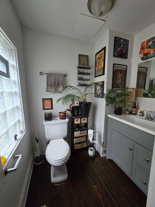 Building Photo - 3 Bedroom 1.5 Bath Single Family Home for ...