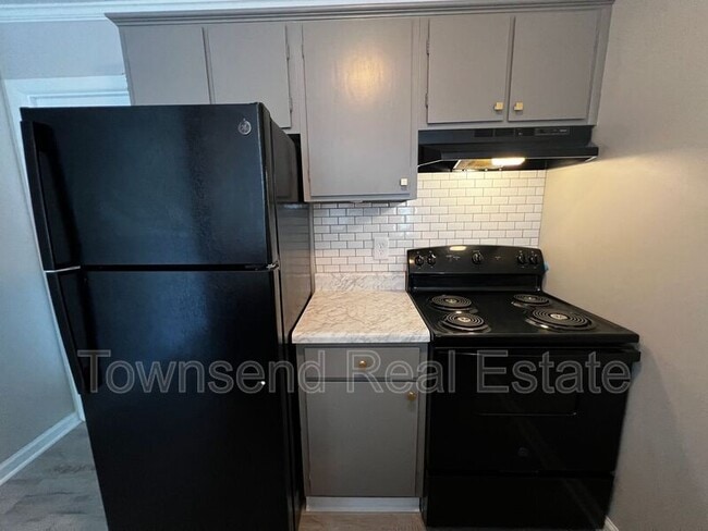 Building Photo - 5846 Century Oaks Dr