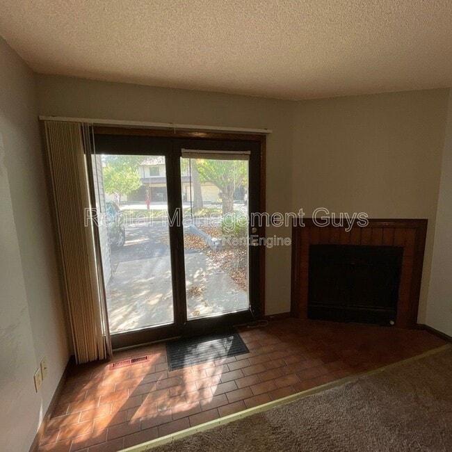 Building Photo - 8693 Maplebrook Pkwy N