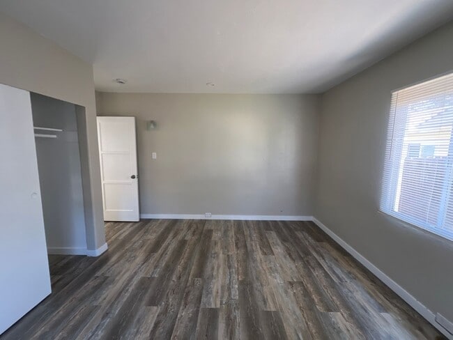 Building Photo - 2 Bedroom, 2 Bathroom Home