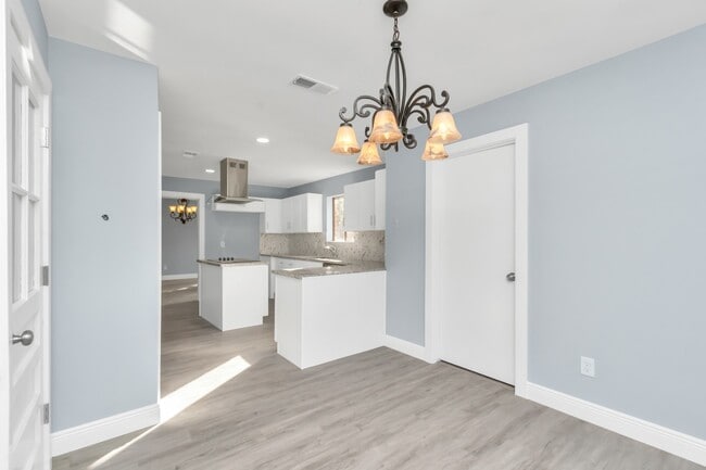 Building Photo - 3514 Summit Ln