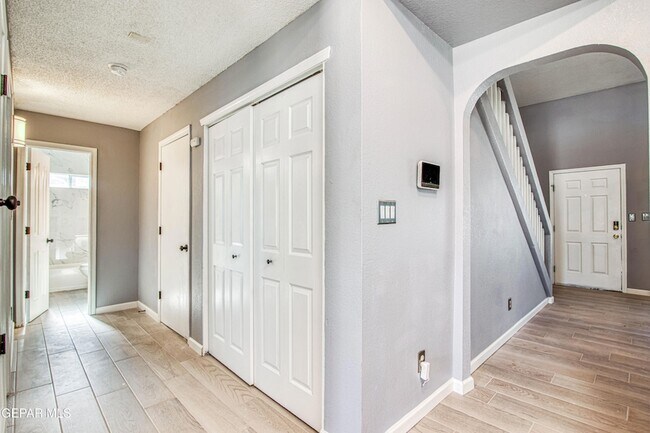 Building Photo - 12325 Tierra Bella Dr