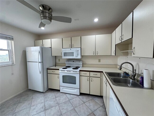 Building Photo - 3640 Ironwood Cir