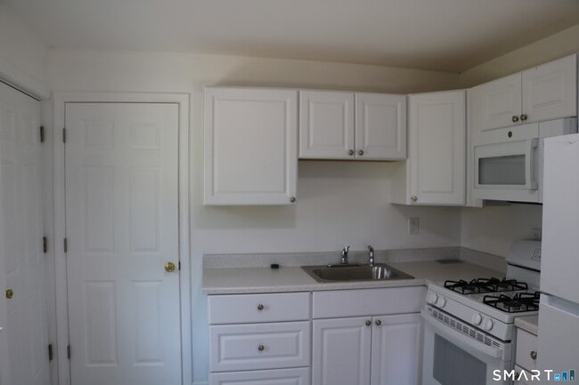 Building Photo - 264 Pearl Harbor St