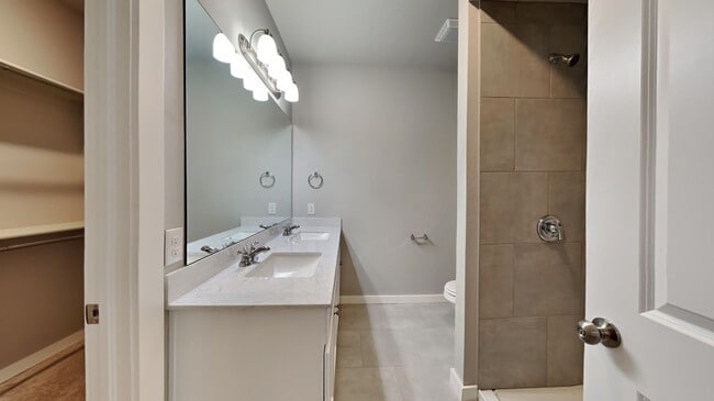 Building Photo - 4 Bedroom 3 Bathroom 2 Car Garage Home in ...