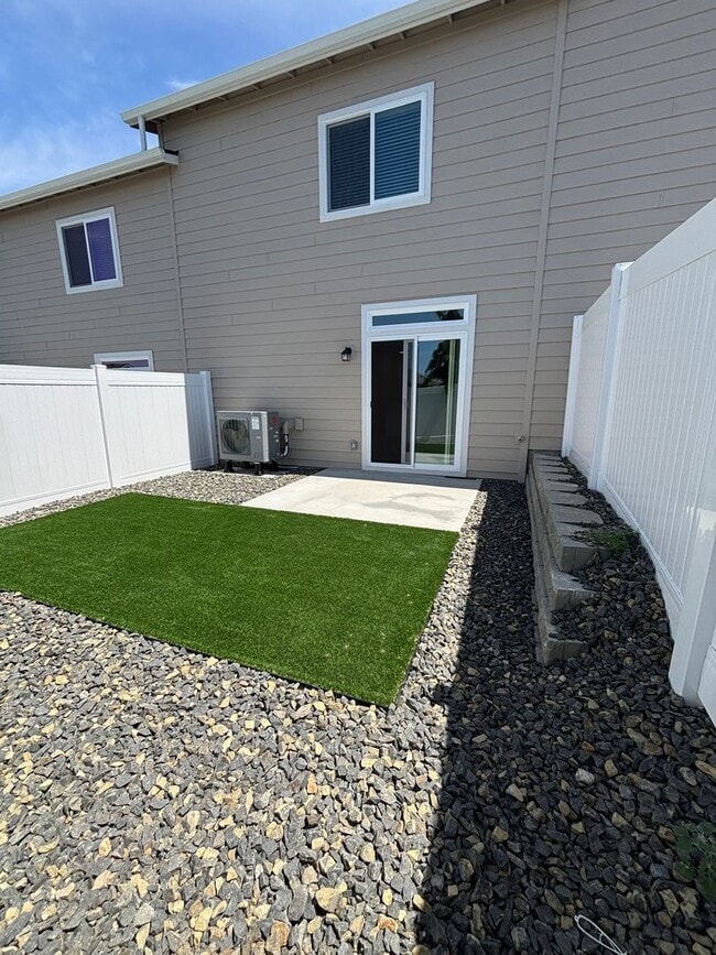 Building Photo - 3bd 2.5ba Townhome - Ready for Move-In