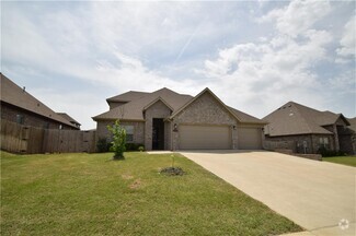 Building Photo - 4203 SW Bermuda Ave