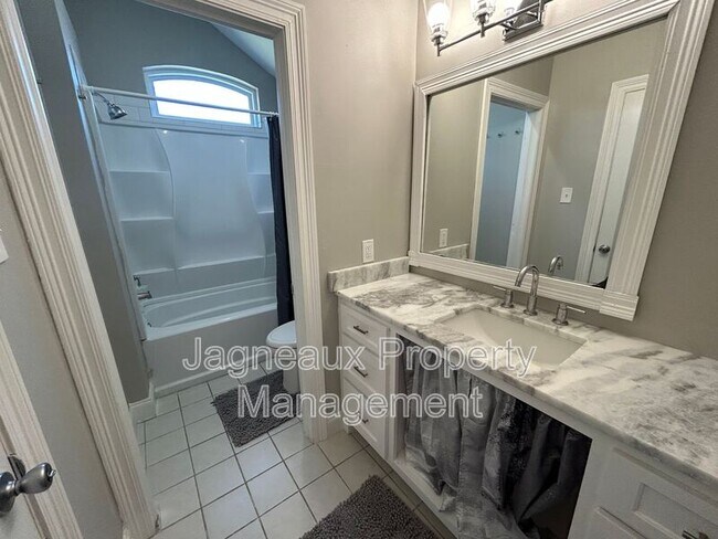 Building Photo - 416 Rue Canard