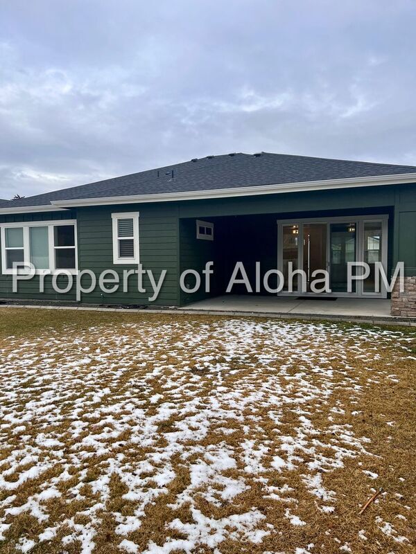 Building Photo - 496 N Emma Ave