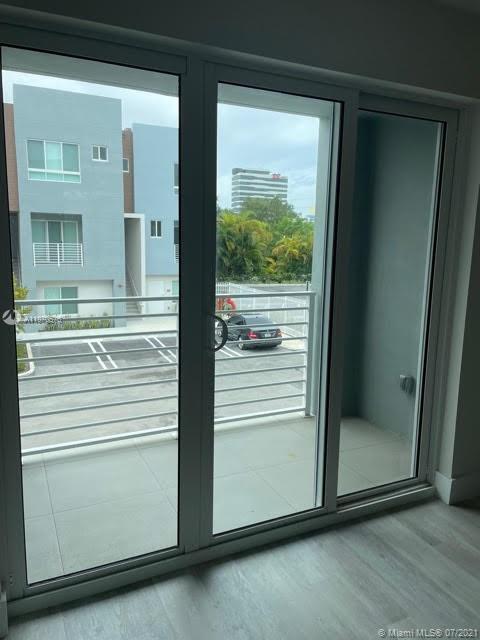 Building Photo - 2561 NE 193rd St