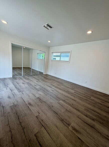 Building Photo - 4225 Tuller Ave