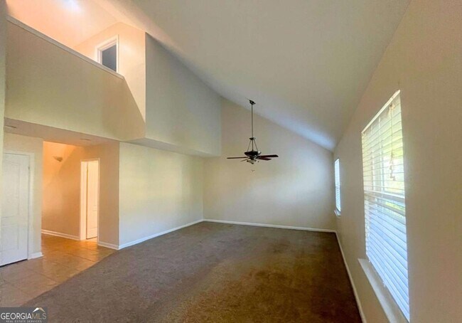 Building Photo - 303 Gary Cir