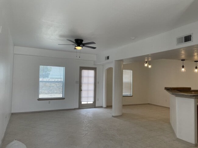 Building Photo - 12325 Tierra Arena Dr