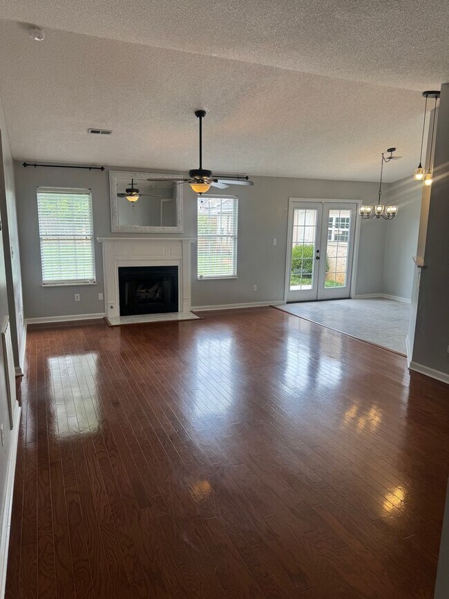 Building Photo - Knoxville 37918 - Beautiful 3 bedroom, 2 bath home in the heart of Powell - Contact Lisa Vineyard...