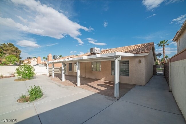 Building Photo - 933 Derringer Ln